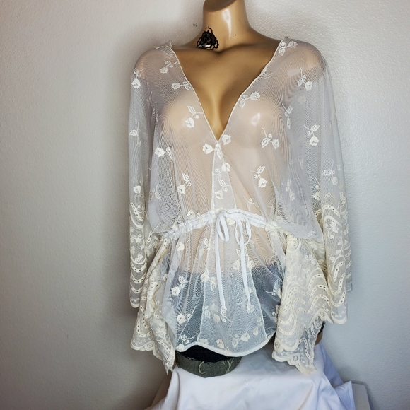 Countess Luann cream lace top size M - Picture 2 of 7